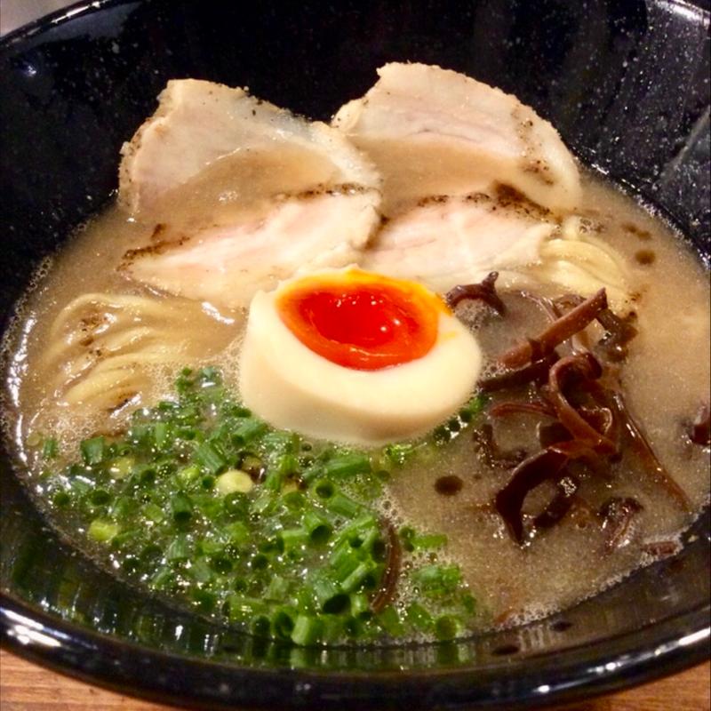 豚骨ラーメン(あっさり)(極濃豚骨 らーめん小僧)