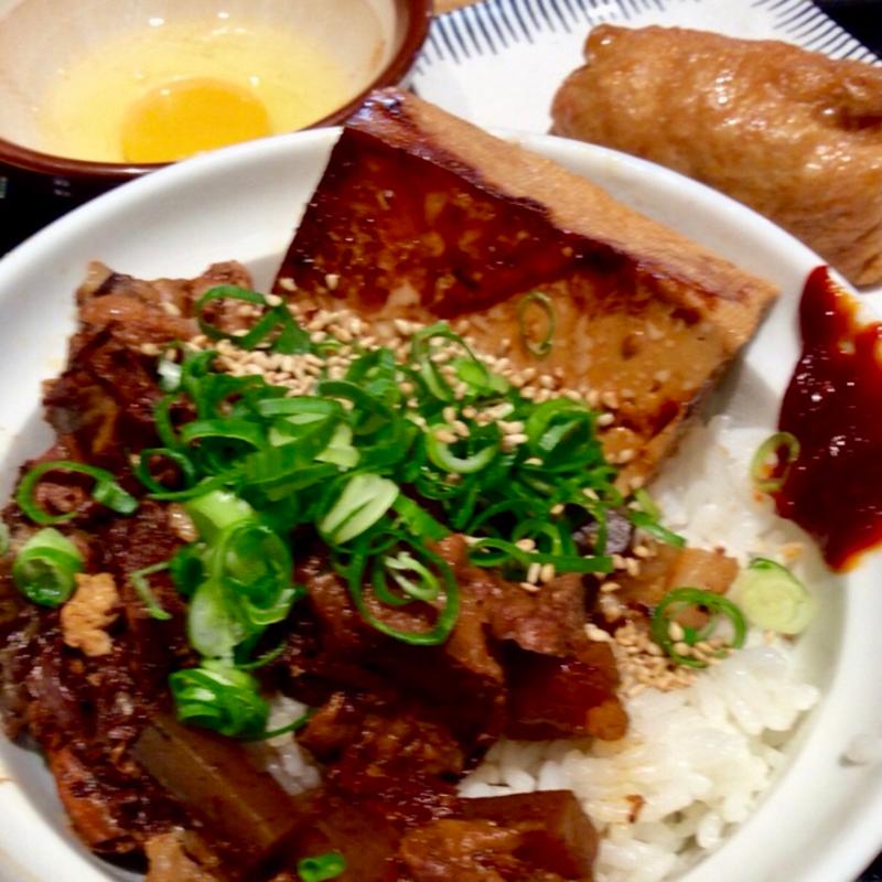 牛すじ丼(単品)といなり寿司(満天 )