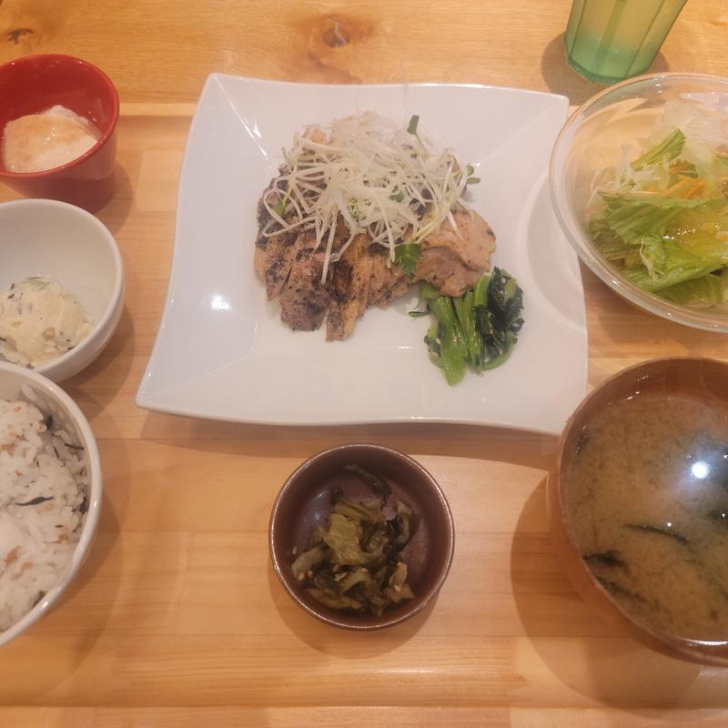 鶏の黒胡麻七味焼き(おぼんdeごはん)