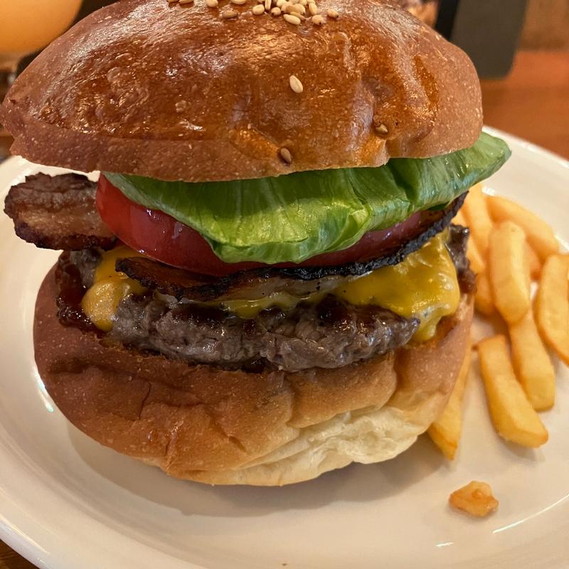 自家製ベーコンチーズバーガー(Cannonball Diner)