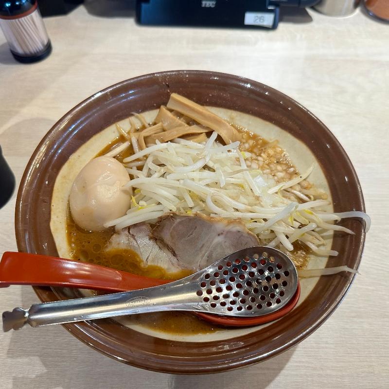 味玉赤味噌ラーメン(札幌味噌ラーメンアウラ 戸塚店)