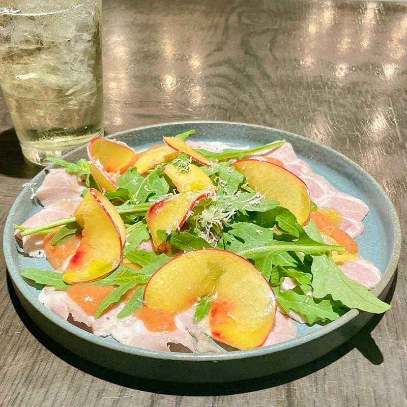 ローストポークとネクタリン(tavern on S)