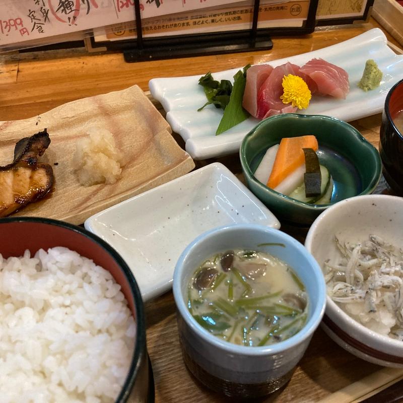 食べくらべ定食(いけす道場魚家 深川一号店 （イケスドウジョウサカナヤ）)