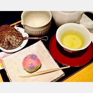 ほうじ茶と生菓子セット(京都茶寮 （【旧店名】ギャラリーカフェ　京都セレクション）)