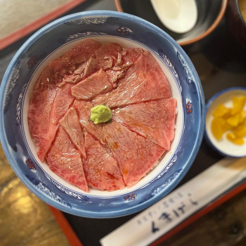 和牛ローストビーフ丼(くまげら)