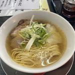 超絶透き通ったスープと純国産小麦の自家製麺の純塩ラーメン(栃木中華そば 神志)