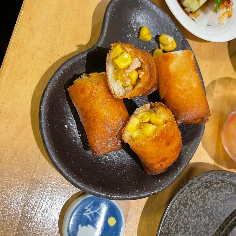 塩豚とうもろこしの春巻き(食堂黒うさぎ)