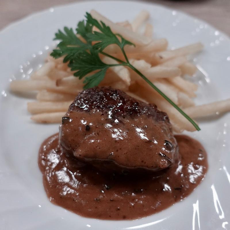 牛ヒレステーキ トリュフジャポネーゼソース(赤白 ホワイティ梅田店)