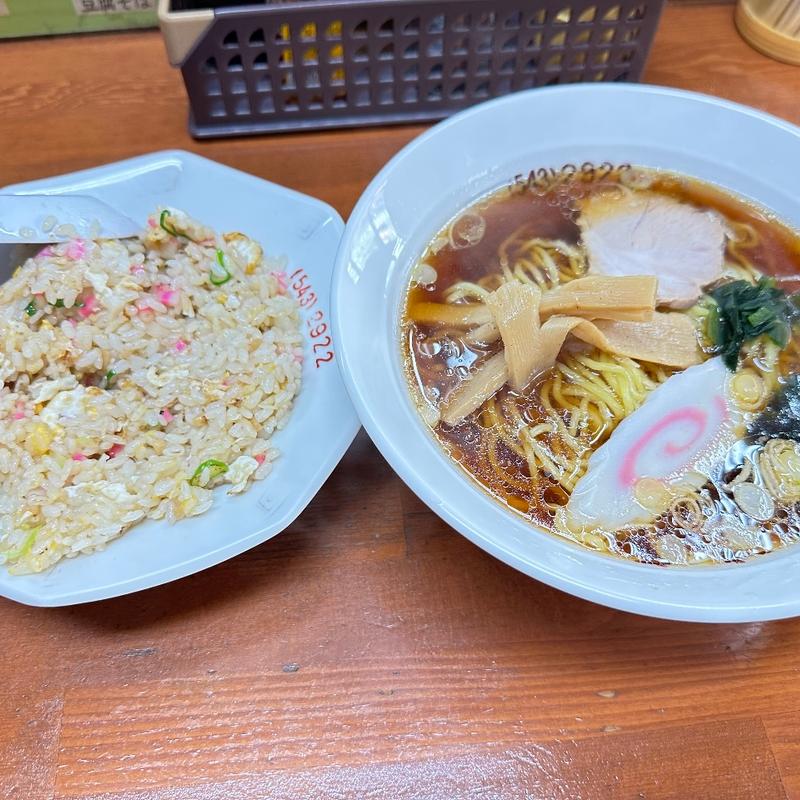 ラーメン、半チャーハン(健清亭)