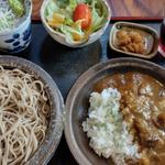 牛すじカレーと蕎麦のセット(ウォールデン )