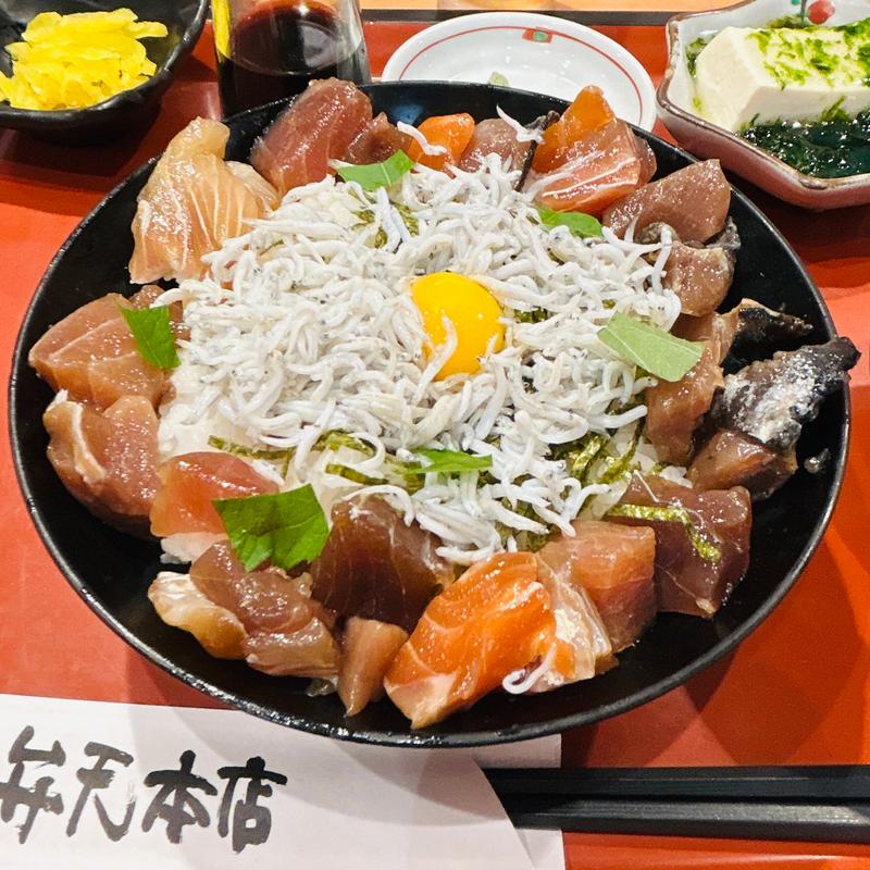 三種の漬けネタと釜揚げしらす丼(味道楽 弁天本店)