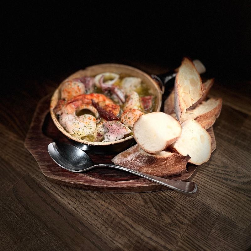 海鮮アヒージョ(大衆酒場 水島ギャラリー)