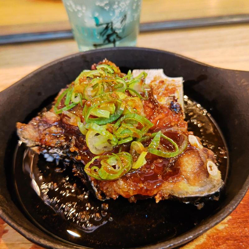 まぐろのガーリックテールステーキ(三崎まぐろ専門店 Tunaがる 横浜ドリームランド店)