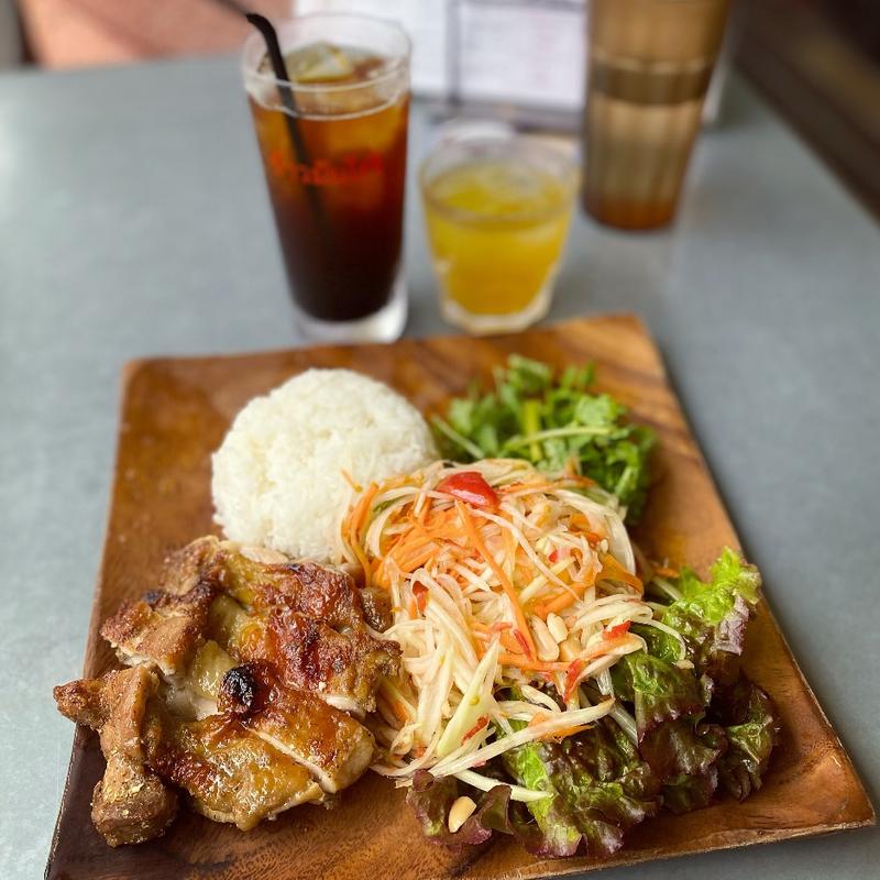 ソムタムガイヤーンライス(カオマンガイ12号)