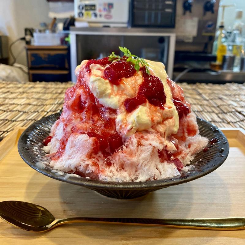 いちごみるくマスカルポーネ(昼だけかき氷)