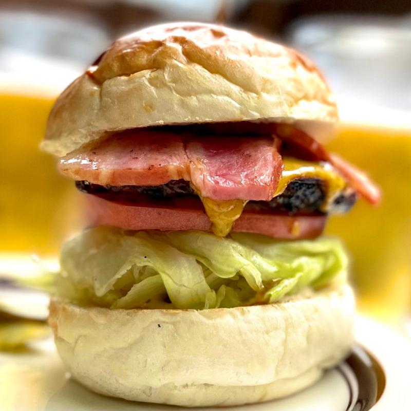 ベーコンチーズバーガー(Delicier’s)