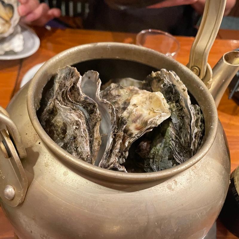 牡蠣のやかん酒蒸し(広島江田島産 カキ小屋 松山出張所)