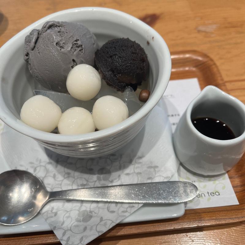 黒胡麻クリームあんみつ(nana's green tea ひばりヶ丘パルコ店)