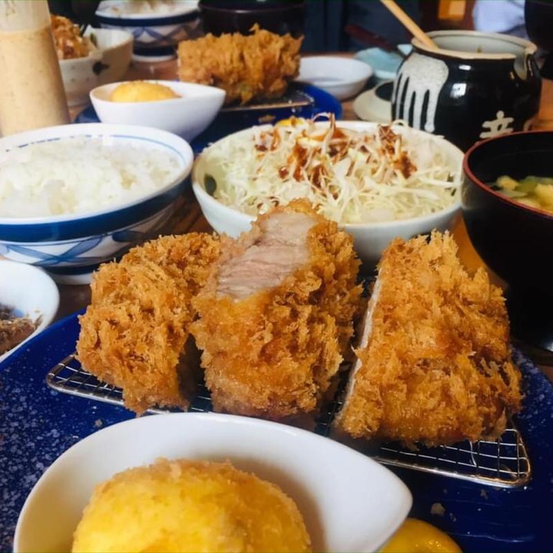 極厚熟成ロースかつ定食 300gr(かごしま黒豚 六白亭 )