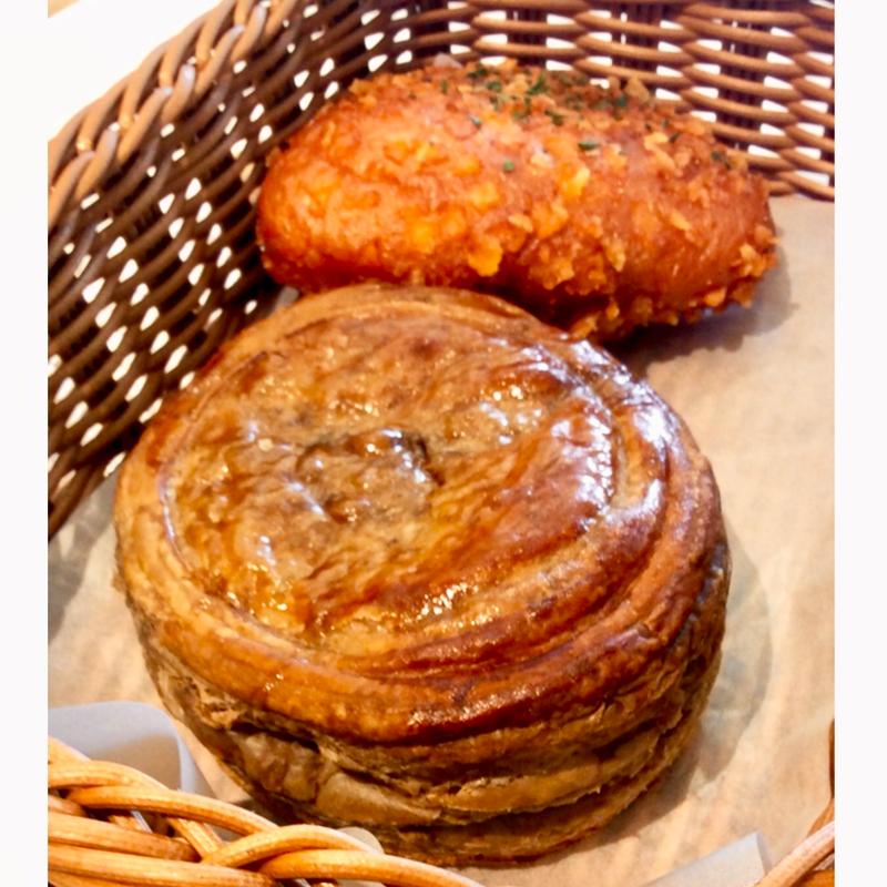 イタリア栗のショコラパイとバターチキンカレーパン(リトルマーメイド 阪神尼崎駅店)