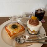 明太もちチーズトーストとマロンのグラスショートケーキときのこのポタージュとアイスコーヒー(anzu to momo)