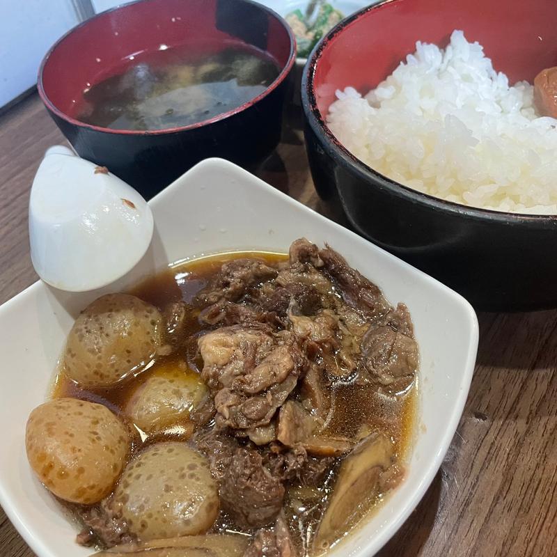 牛すじ煮込み定食(おむすびさが )