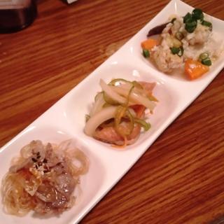 お通し3種盛り(小鉢とお酒 KANADE)