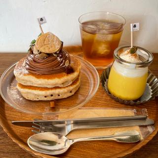 モンブランのパンケーキとかぼちゃのプリンとゆいのミズダシほうじ茶(anzu to momo)