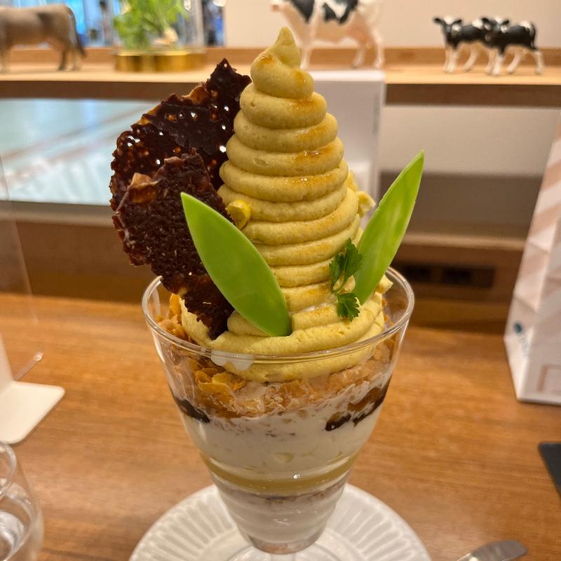 北海道産とうきびのチーズモンブランパフェ(ミルク＆パフェよつ葉ホワイトコージ)