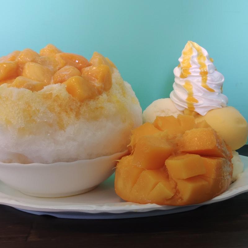 名物マウンテンマンゴーパフェ(パニラニ 田中果実店 （タナカカジツテン）)