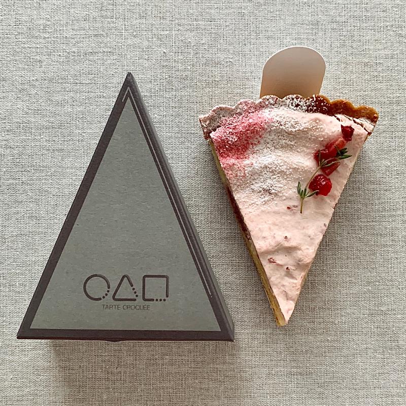 ストロベリーミルクソフト(マルサンカクシカク(○△□) LUCUA OSAKA店)