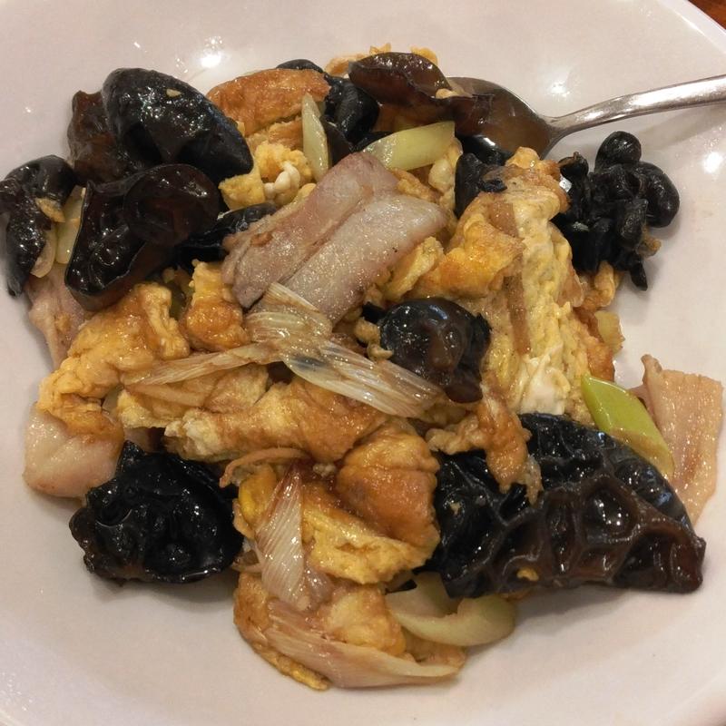 卵とキクラゲ・豚肉の炒め(大衆中華 ちんまや)