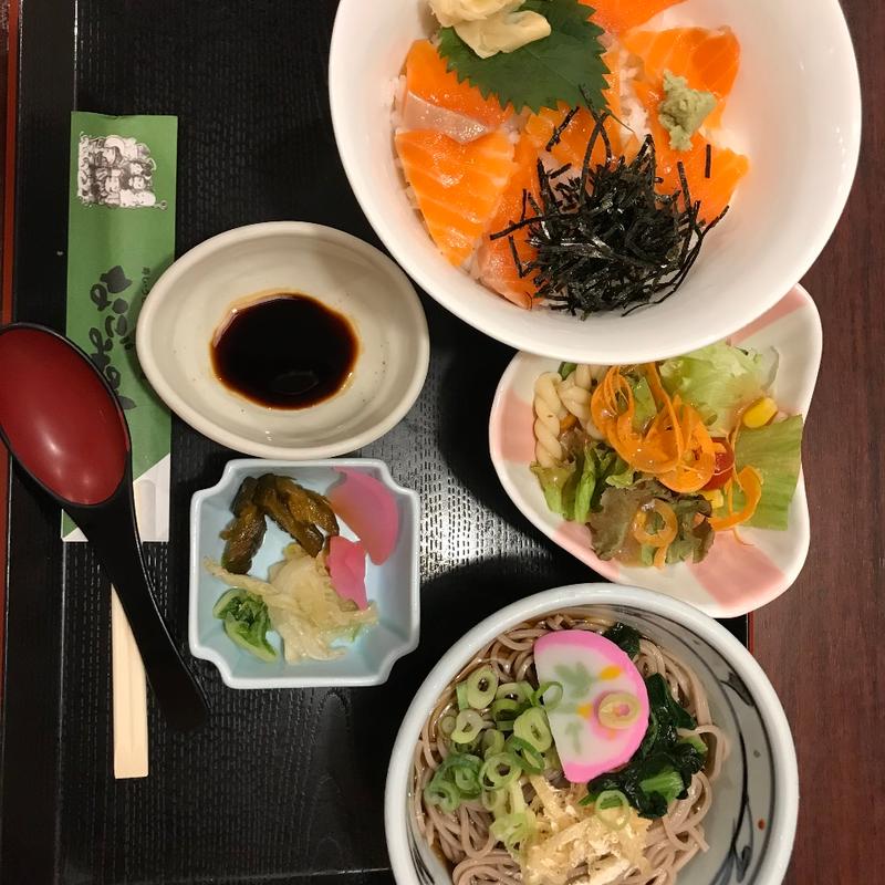 サーモン丼セットそば付き(なごみの郷 )