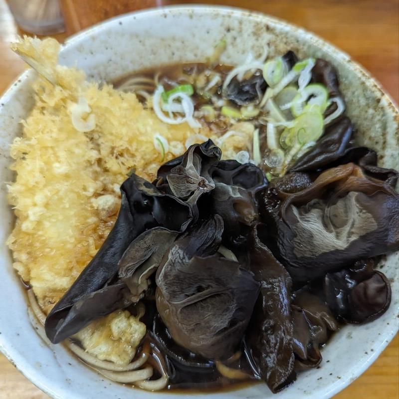 キクラゲ＋キス天そば(そば処二葉)