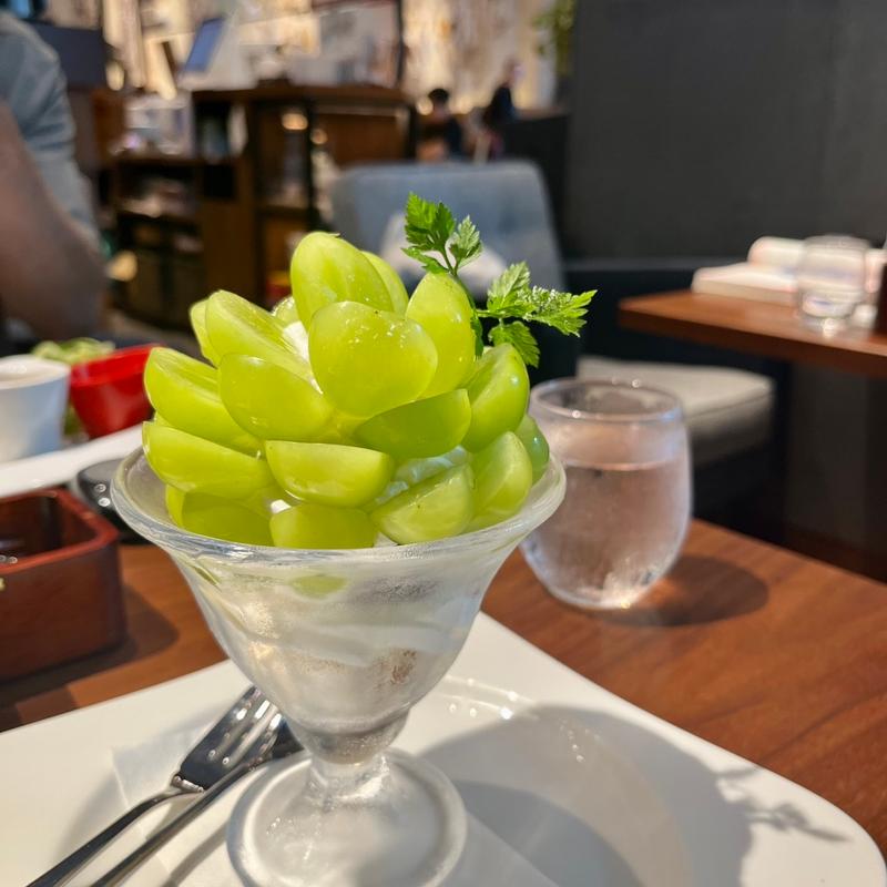 シャインマスカットパフェ(むさしの森Ｄｉｎｅｒ ムスブ田町店)