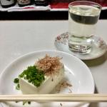 とうふ(半分、湯豆腐指定)と日本酒(一合)