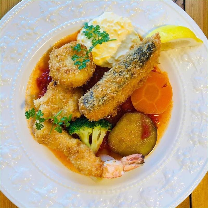 海老、帆立、サーモンフライ(洋食屋 青空 （ヨウリョクヤ アオゾラ）)