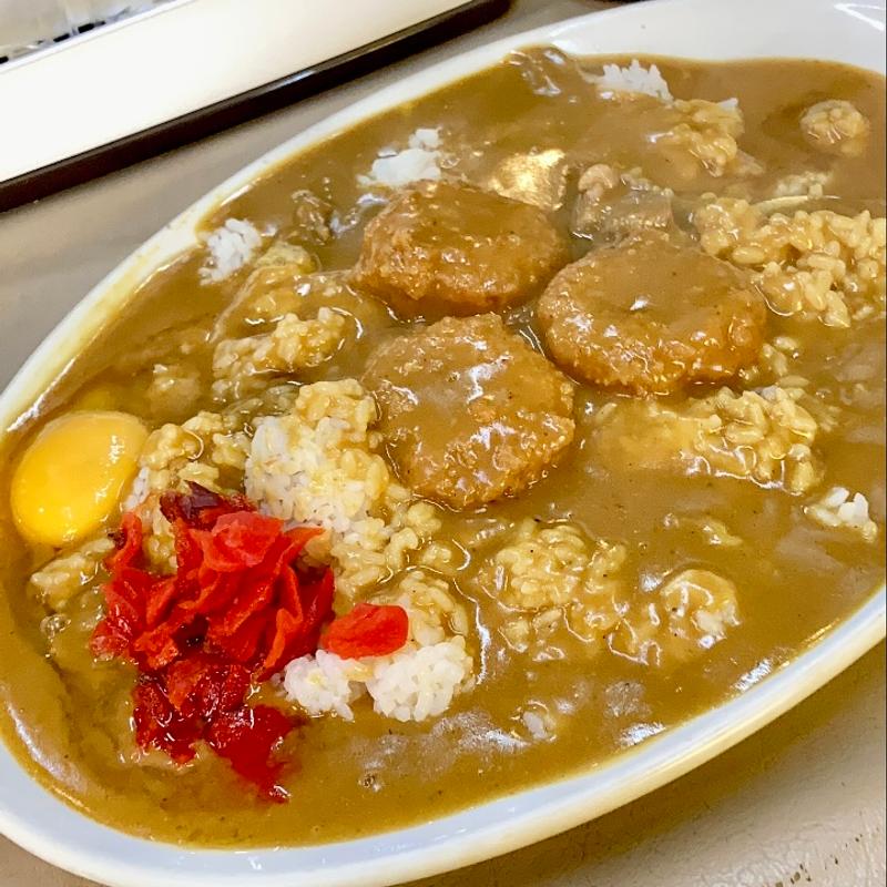 カレー(中)カニコロッケ+生卵(カレーや マドラス 日本橋本店)
