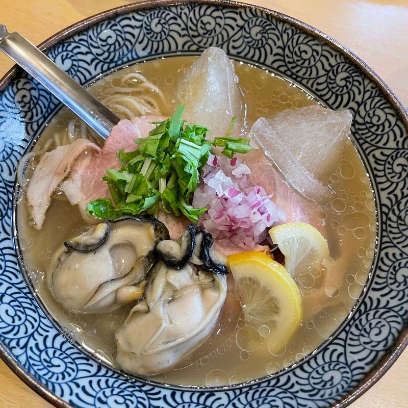 冷製牡蠣中華そば(地鶏と金目鯛 中華そば 兜)