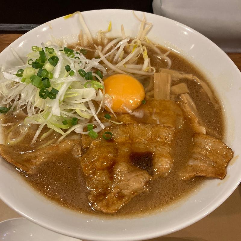 徳島ラーメン(らぁめん おかじま)