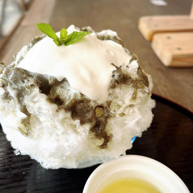 レモンと黒胡麻あまさけにかぶせ茶のかき氷(しあわせ かき氷店)