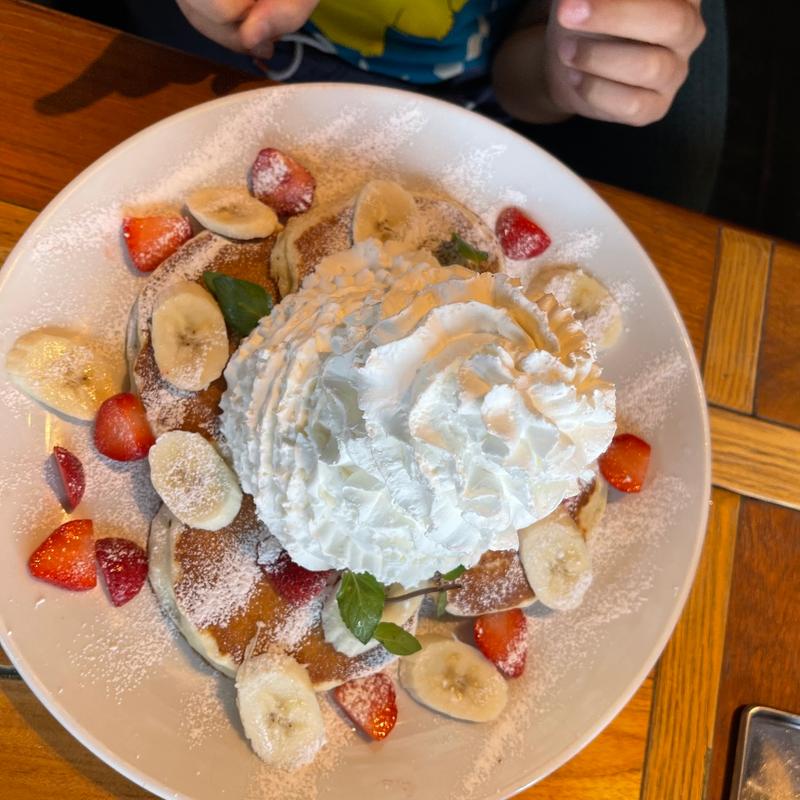 ストロベリー&バナナホイップパンケーキ(コナズ珈琲高崎)