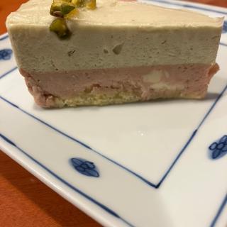 苺とピスタチオのWチーズケーキ(五右衛門 札幌オーロラタウン店)