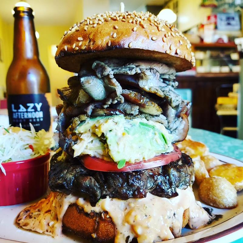 ショルダーベーコンアボカドサウザンエッグバーガー(BACK HOME meal & bake （バックホーム）)