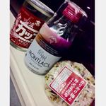 カップ酒、小瓶ワイン、野沢菜おにぎり