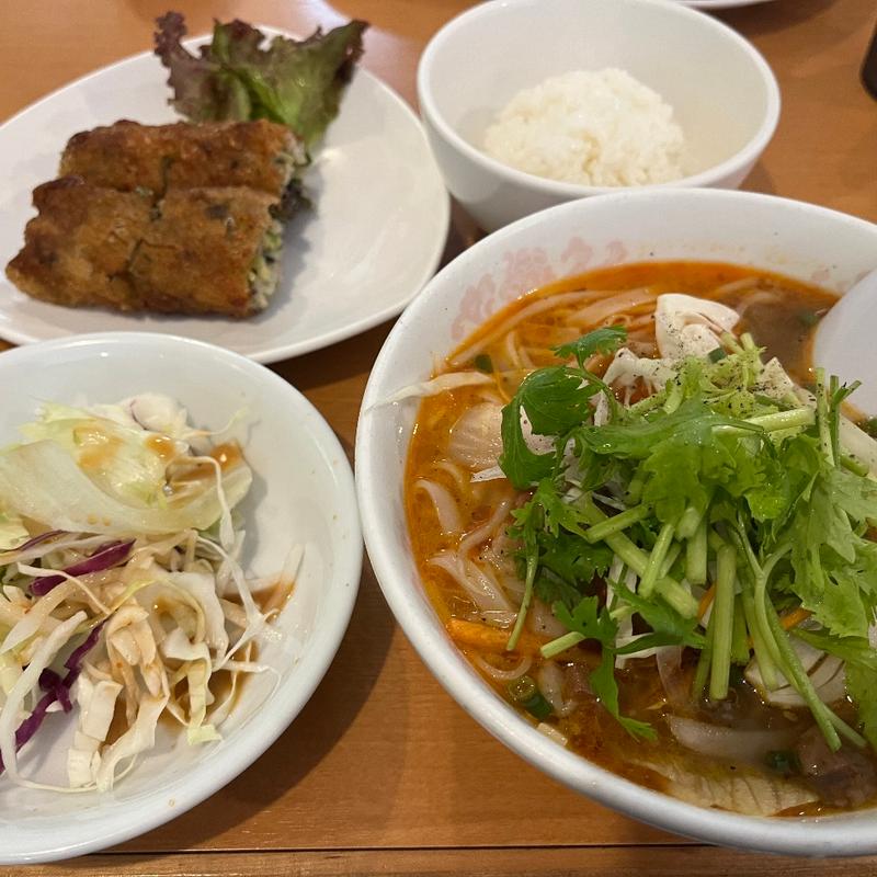 ネム(揚げ春巻)セット(ベトナム&中華料理 華福)