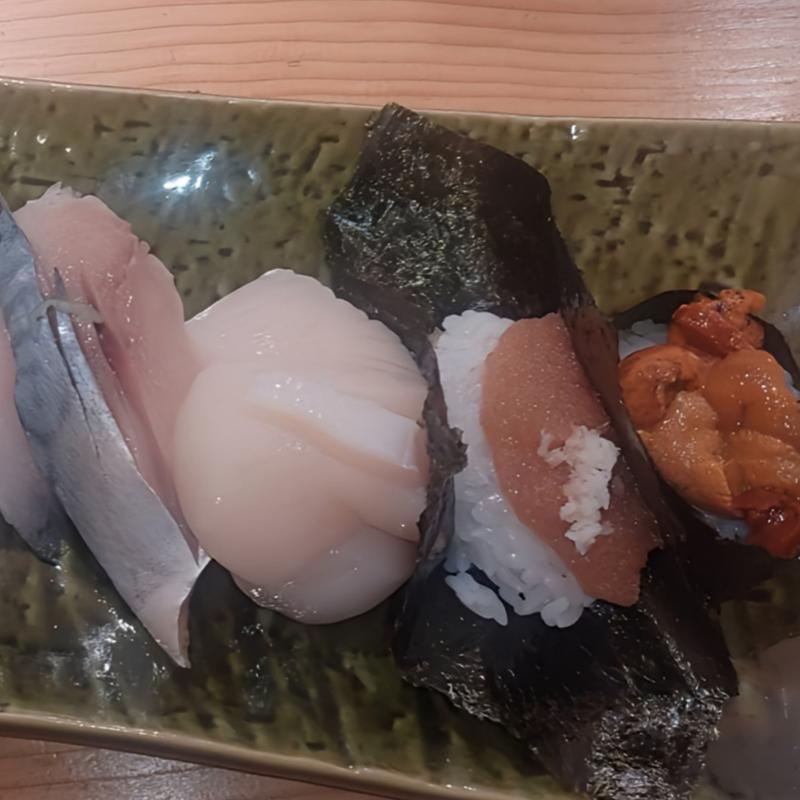 生ウニ  まだらめんたい(回転寿司根室花まる JRタワーステラプレイス店)