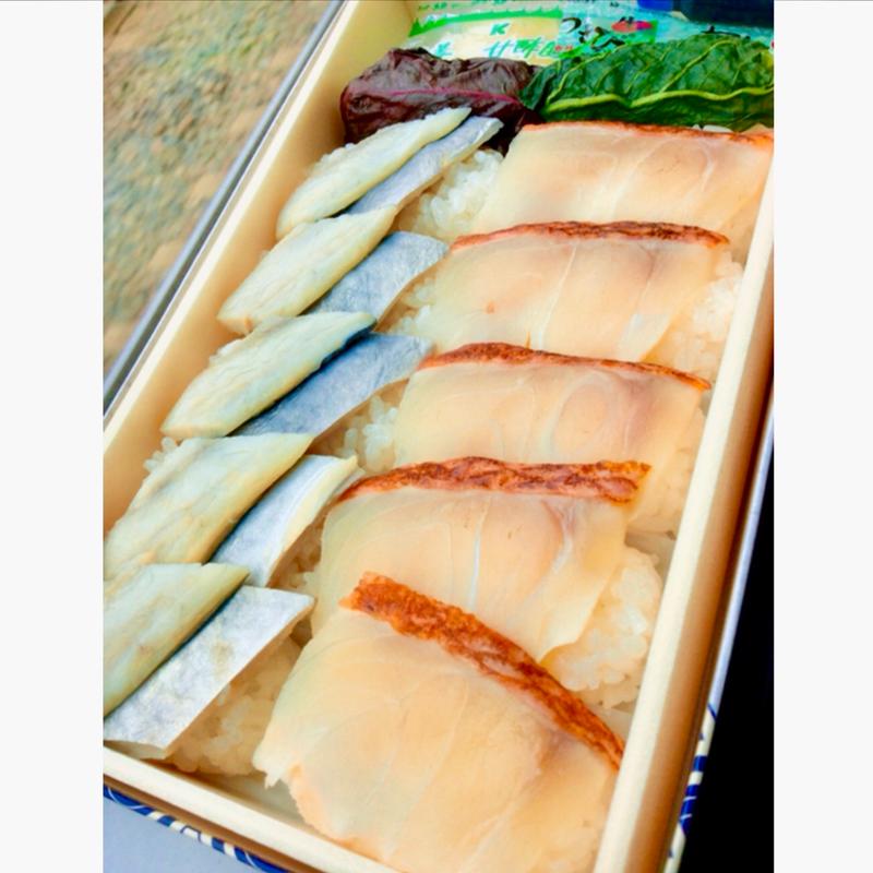 炙り金目鯛と小鯵押寿司(東華軒 小田原駅東口売店)