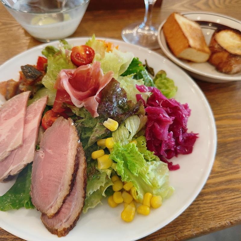 グルマンサラダ(カフェ＆バル ブレッドマチエール 武蔵小山｜ランチ モーニング)