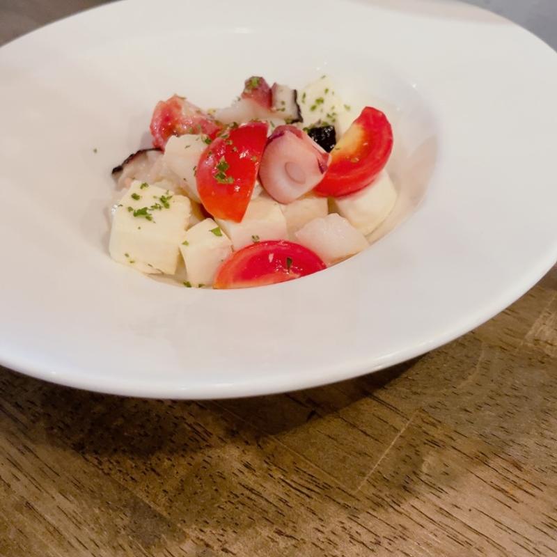 タコとモッツァレラトマトのカプレーゼ(SABURO)